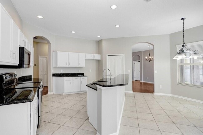 Building Photo - 7005 Cohasset Cir