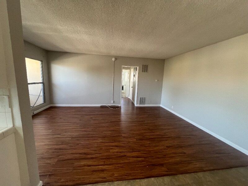 Building Photo - 3945 W 8th St