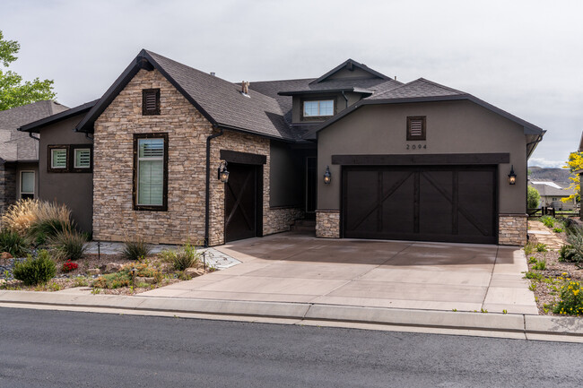 Building Photo - 2094 Two Wood Dr