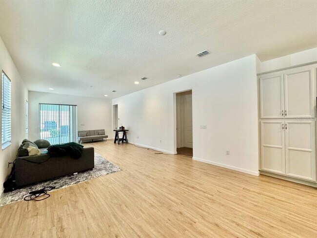 Building Photo - 827 Winterside Dr