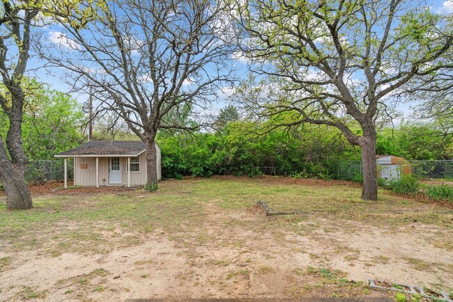 Building Photo - **Showing May 2 @ 5:30 PM** Three Bedroom ...
