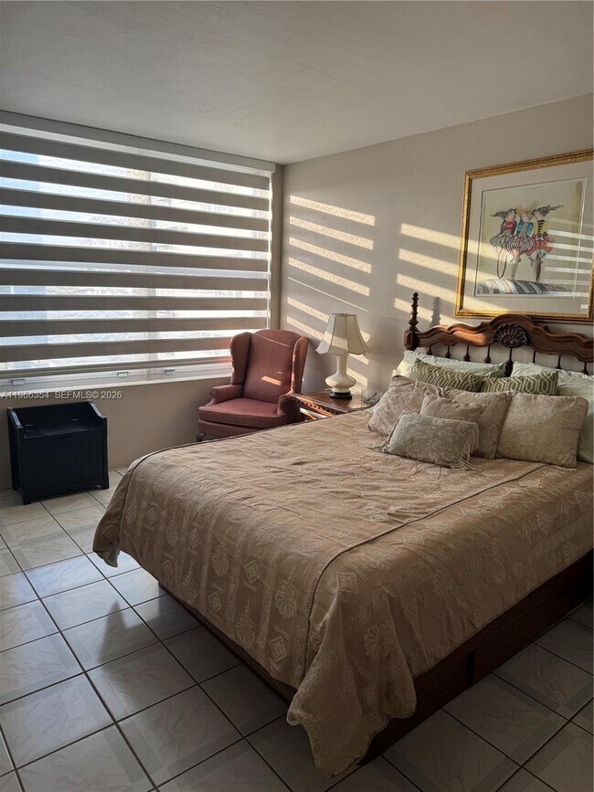 Building Photo - 2899 Collins Ave