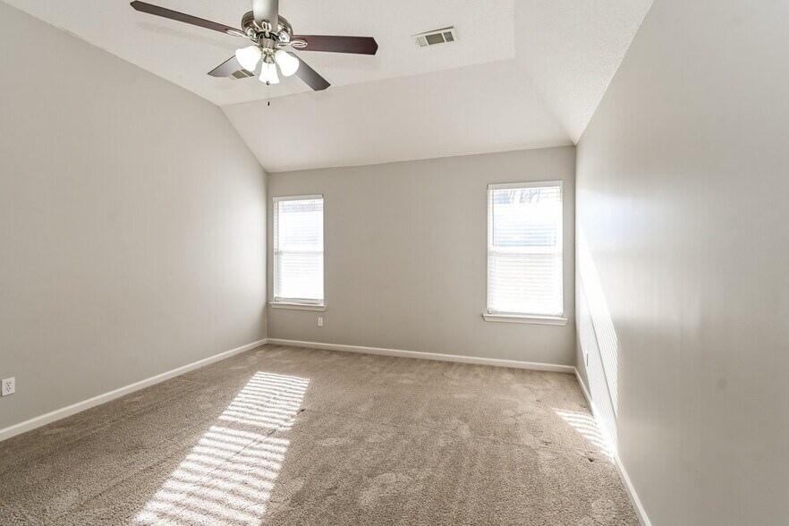 Building Photo - 85 Whispering Ridge Cove