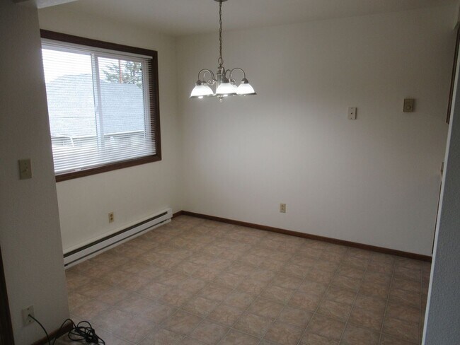 Building Photo - One Bedroom Apartment w/ Washer and dryer