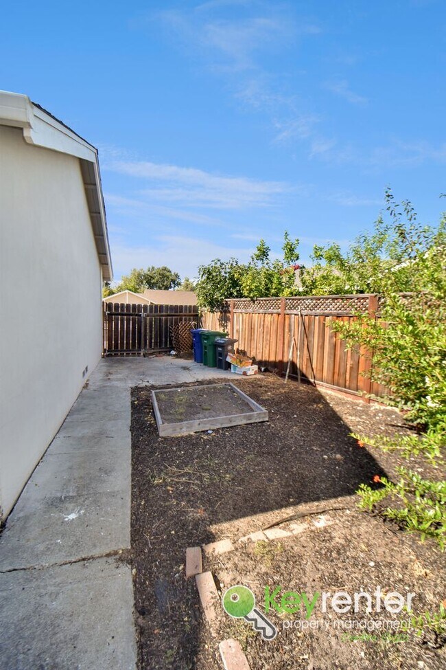 Building Photo - 2810 Bowlin Ave