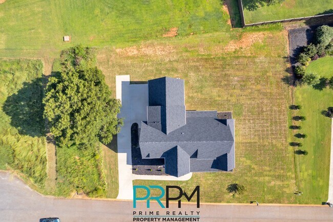 Building Photo - 938 Benchmark Dr