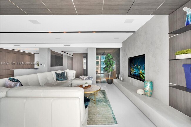 Building Photo - 3535 S Ocean Dr