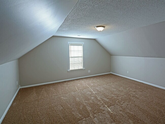 Building Photo - 3 Bedroom with Bonus Room, 2.5 Bathroom Ne...