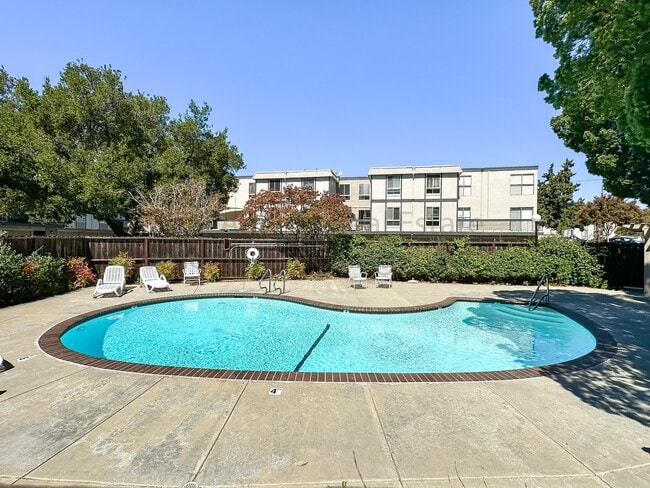 Building Photo - 2040 Sierra Rd