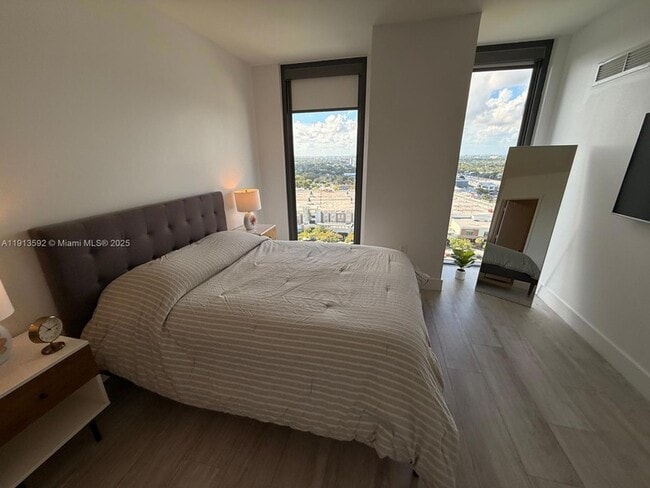 Building Photo - 121 NE 34th St