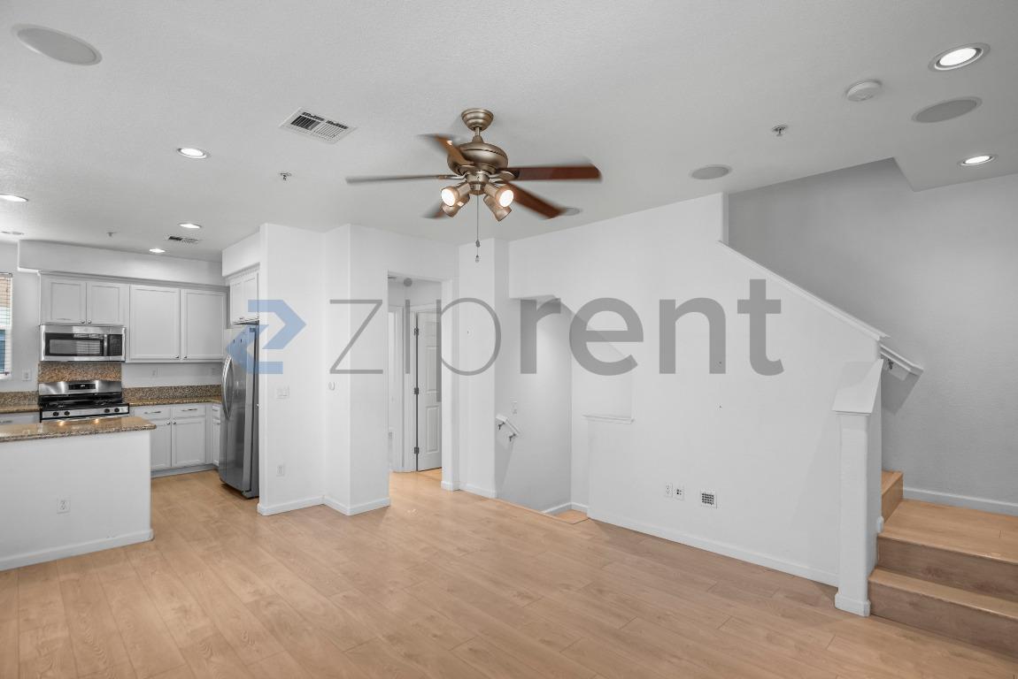Building Photo - Unit