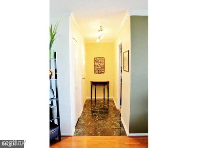 Building Photo - 3 br, 2 bath Condo - 2500 North Van Dorn S...