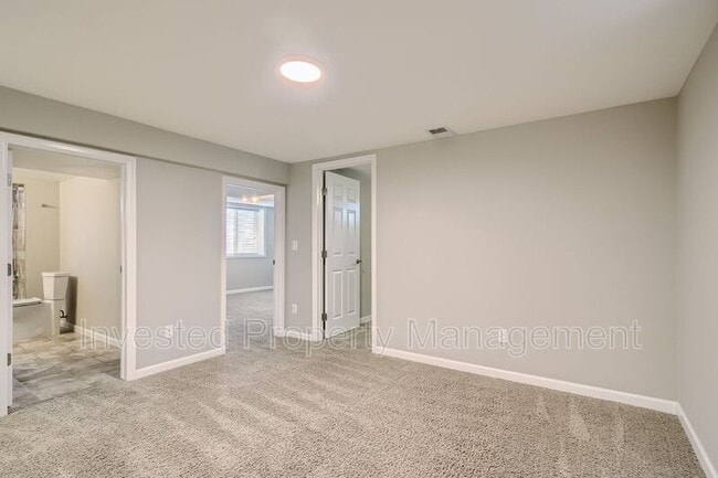 Building Photo - 5007 S Mabre Ct