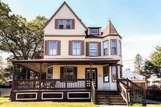 Building Photo - 120 Graham St