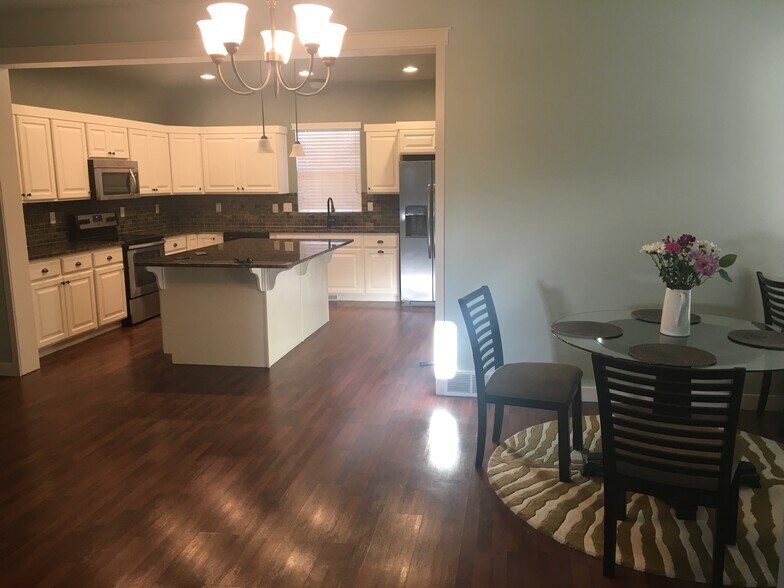 Building Photo - 7716 S San Savino Way