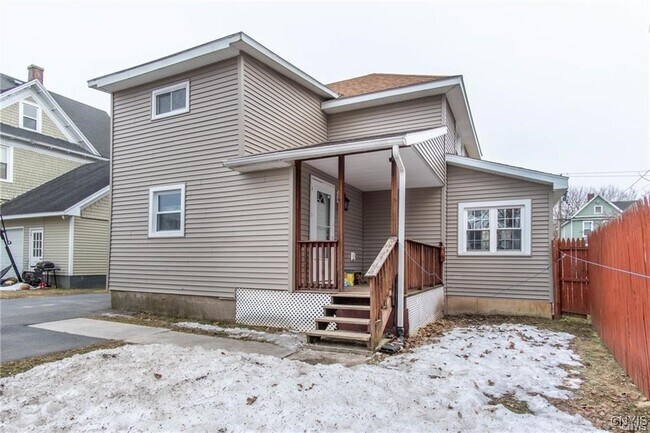 Building Photo - 215 Francis St