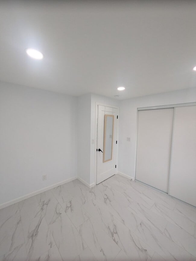 Building Photo - $500 off the first month's rent!!! for this Charming 2/1 bath ADU- in an Ideal Location close to ...