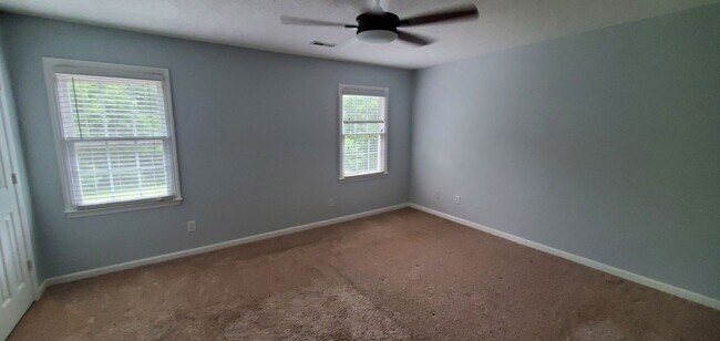 Building Photo - 2 Bedroom 3.5 Bathroom Townhouse