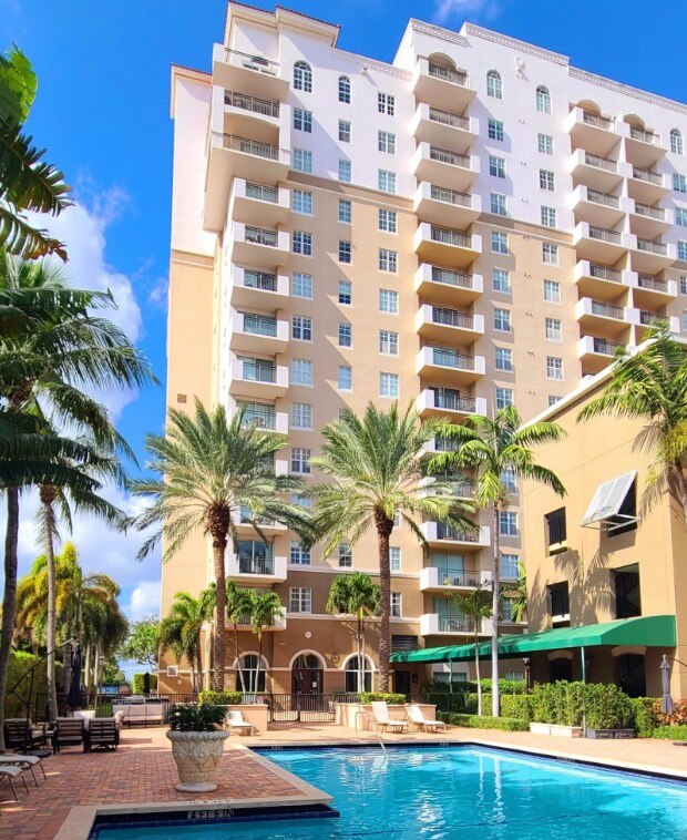 Building Photo - 616 Clearwater Park Rd
