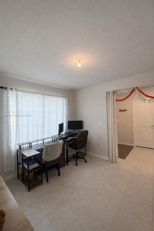 Building Photo - 1081 NW 5th St