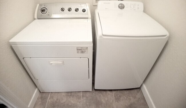 Building Photo - Gorgeous first floor 2/2 condo x Rent @  W...