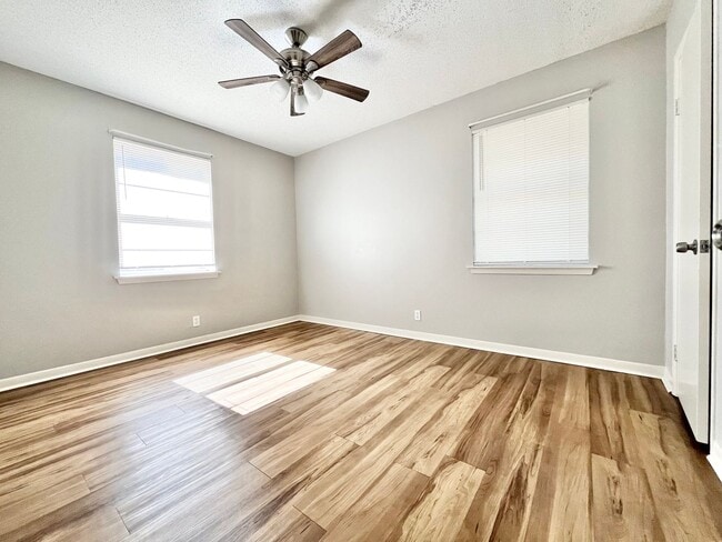 Building Photo - 114 Willow Loop