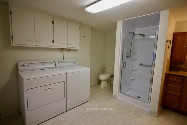Bath/laundry photo 3 - 50 Park Ave