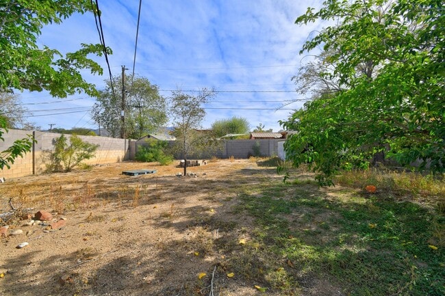 Building Photo - NE Heights 2 Bedroom 1 Bath  with garage