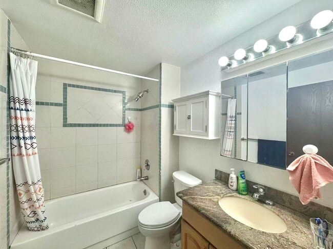 Building Photo - Beautiful Ground-Floor Condo Near Microsoft