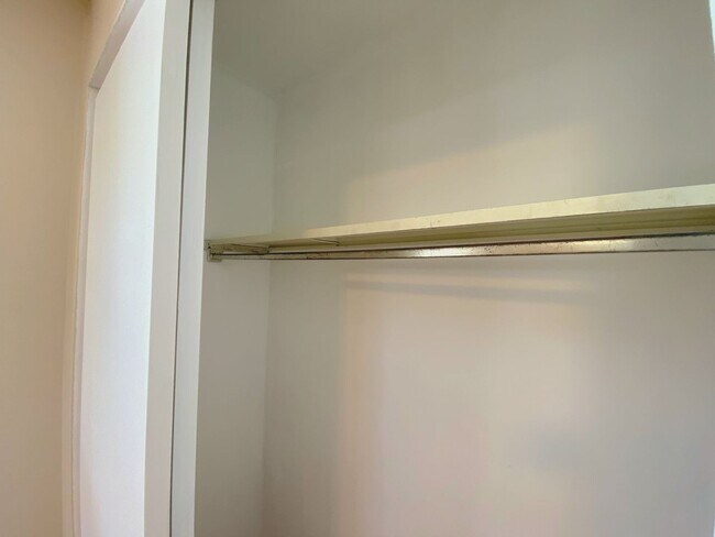 Building Photo - 2237 Wentworth Ave