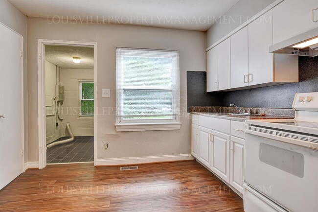 Building Photo - 6604 Miles Ave