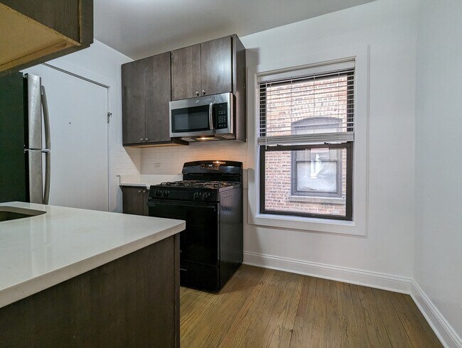 Building Photo - 2641 N Spaulding Ave