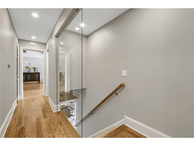 Building Photo - 3465 Deephaven Ave