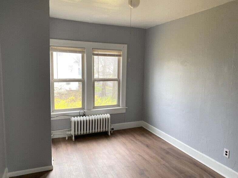 bedroom1 - 72 Cleveland Ave