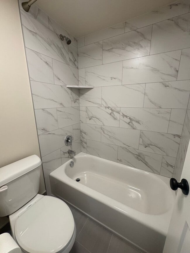 Building Photo - Beautiful Cottonwood Heights Duplex!