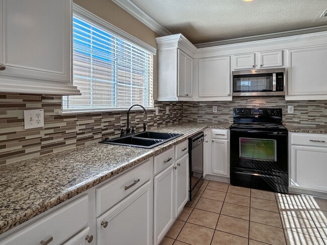 Building Photo - Spacious 4-Bedroom Home Near 1604 & Hwy 90