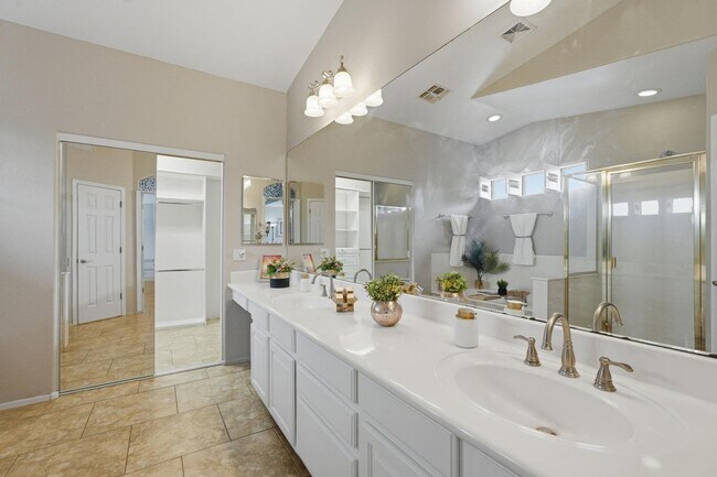 Building Photo - 6843 S 26th St