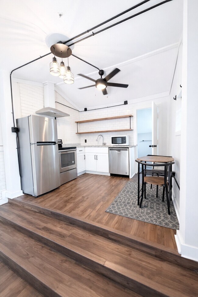 Building Photo - 4630 Woodside St