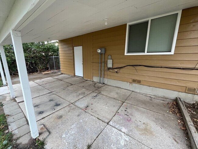 Building Photo - Remodeled Taylorsville 5 Bedroom!