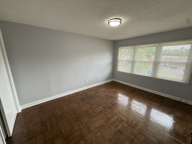 Building Photo - 906 Alcyon Dr