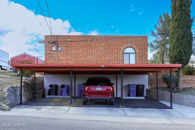Building Photo - 565 N Macnab Dr