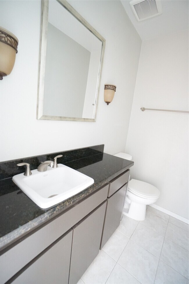 Building Photo - 6008 Inwood Dr