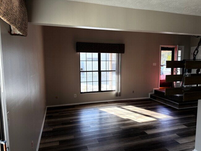 Building Photo - 1492 Sanzon Dr