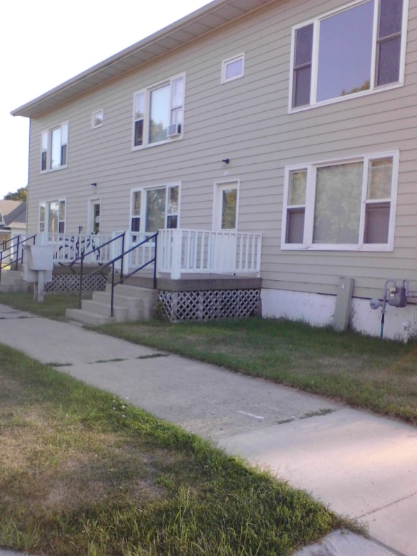 Building Photo - 324 6th Ave SW