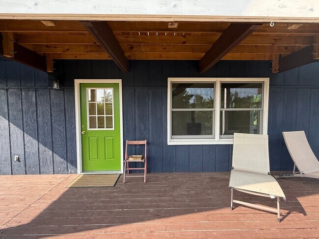 Building Photo - 7825 S Lake Leelanau Dr