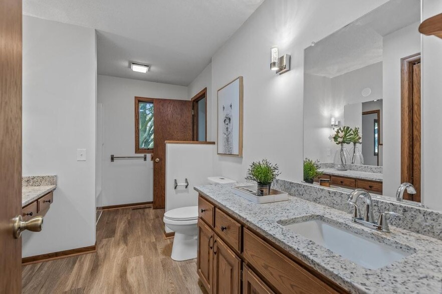 Building Photo - 833 Tyrol Ln