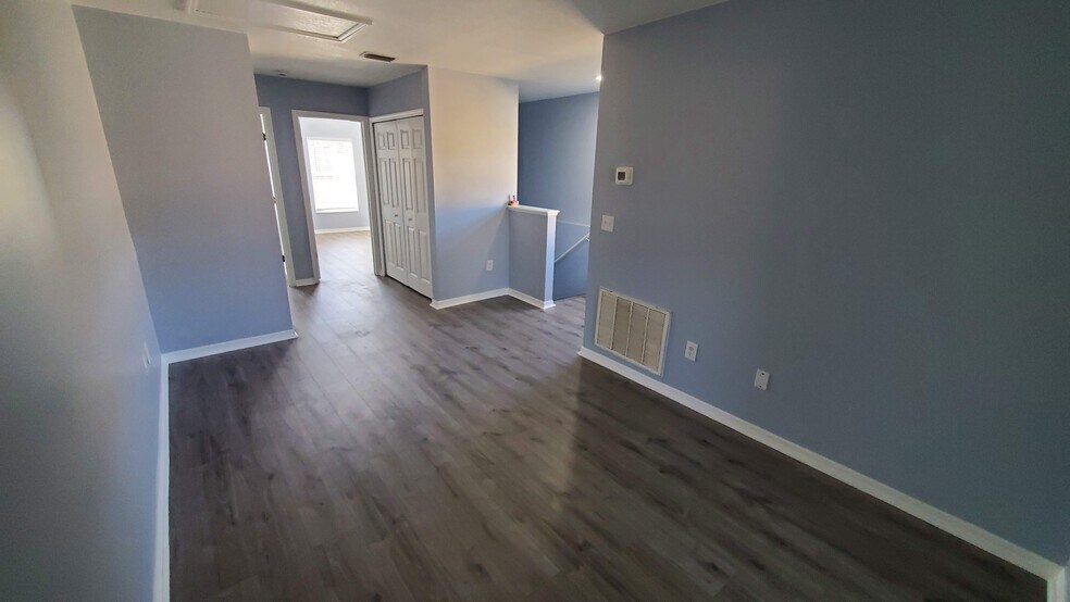 Building Photo - 8007 Sutton Terrace Ln