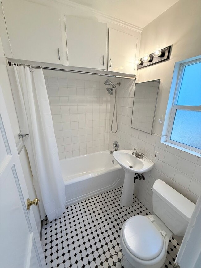 Building Photo - North Park 2/2+ Bonus room, garage and rea...
