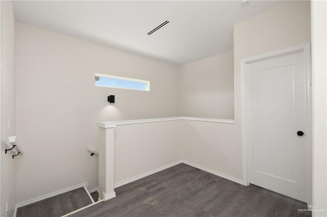 Building Photo - 18 Stablewood