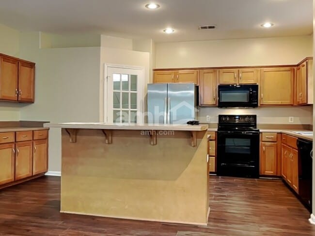 Building Photo - 137 Lake House Rd